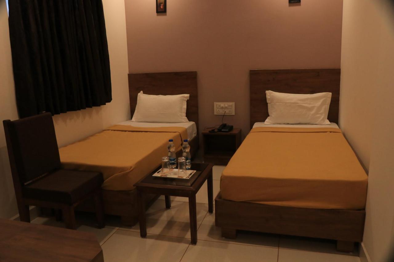 Hotel Viraj Residency 普杰 外观 照片
