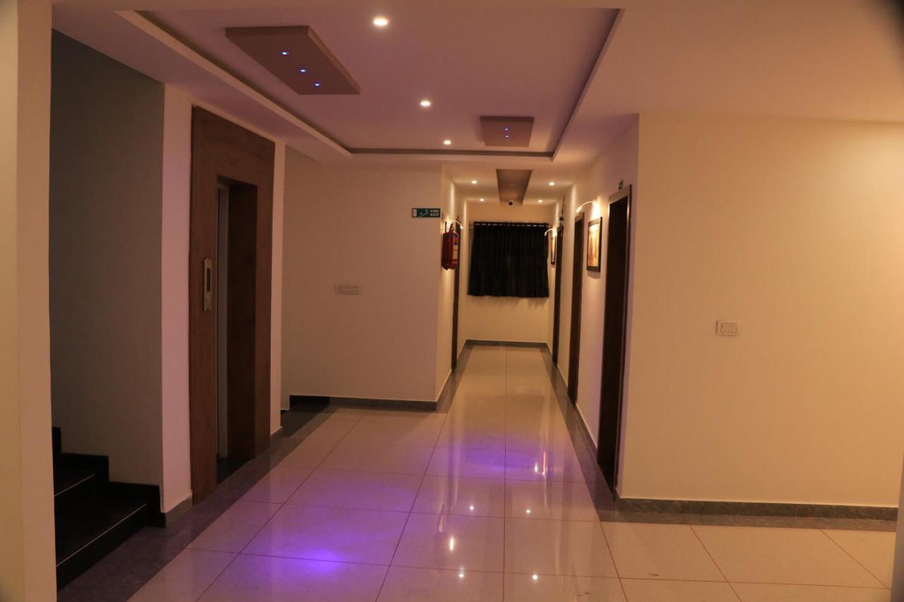 Hotel Viraj Residency 普杰 外观 照片