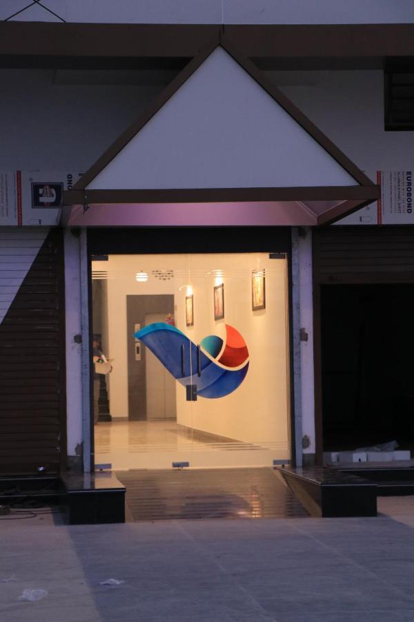 Hotel Viraj Residency 普杰 外观 照片