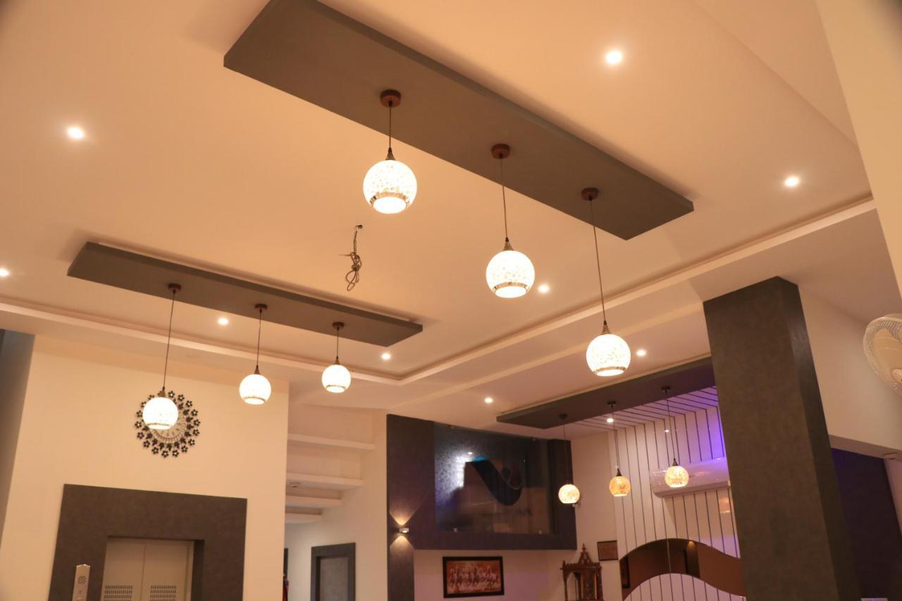 Hotel Viraj Residency 普杰 外观 照片